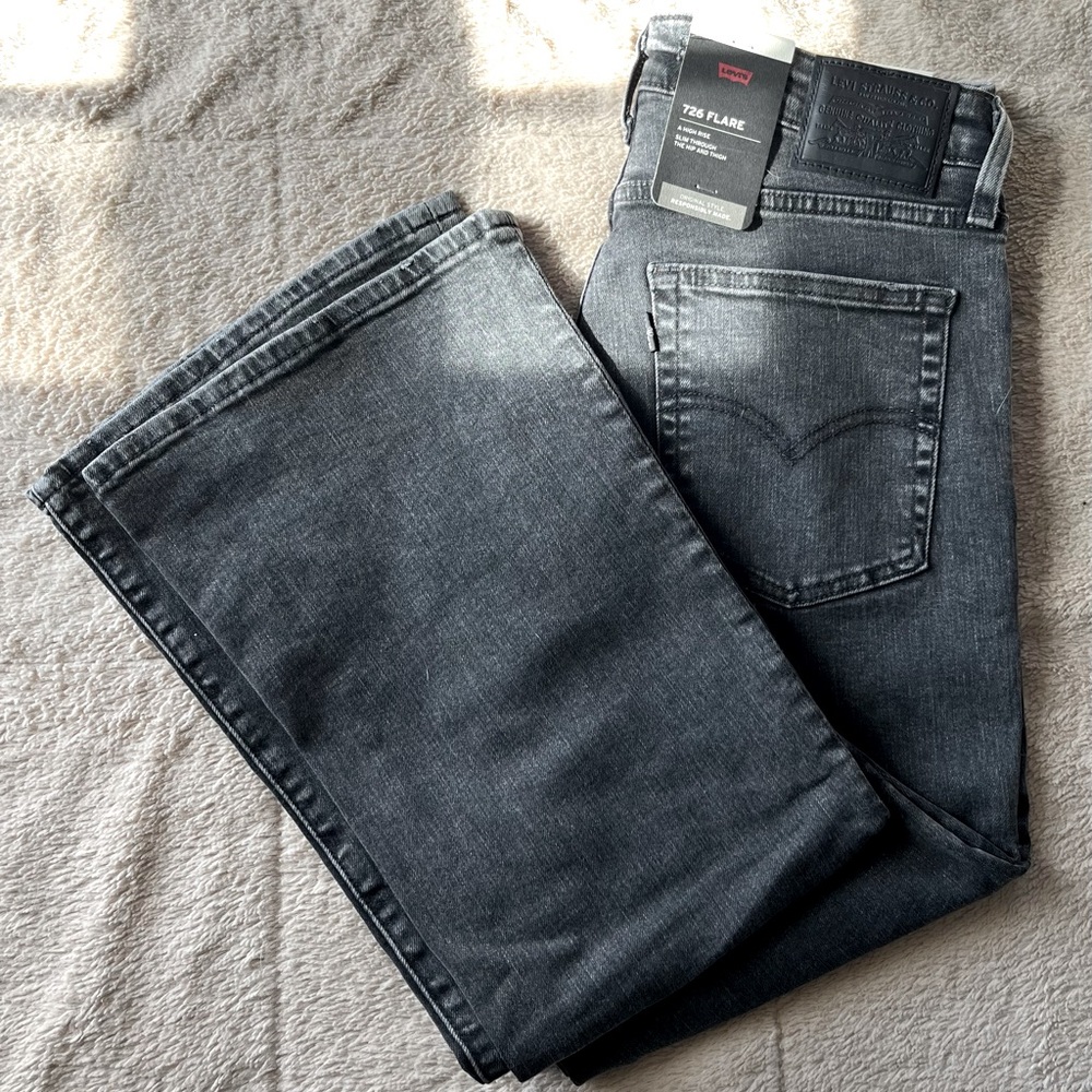 Levi’s Premium 726 High Rise Flare jeans NWT 30x32
